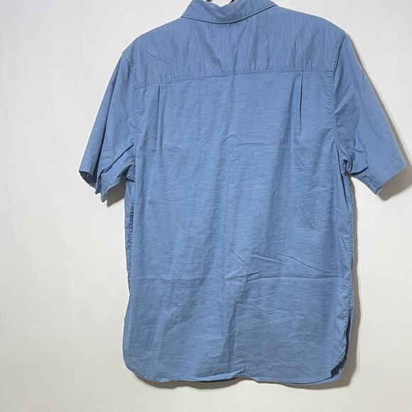 The North Face Button Down Short Sleeve Mens Shirt Light Blue Striped Pocket - Picture 2 of 8